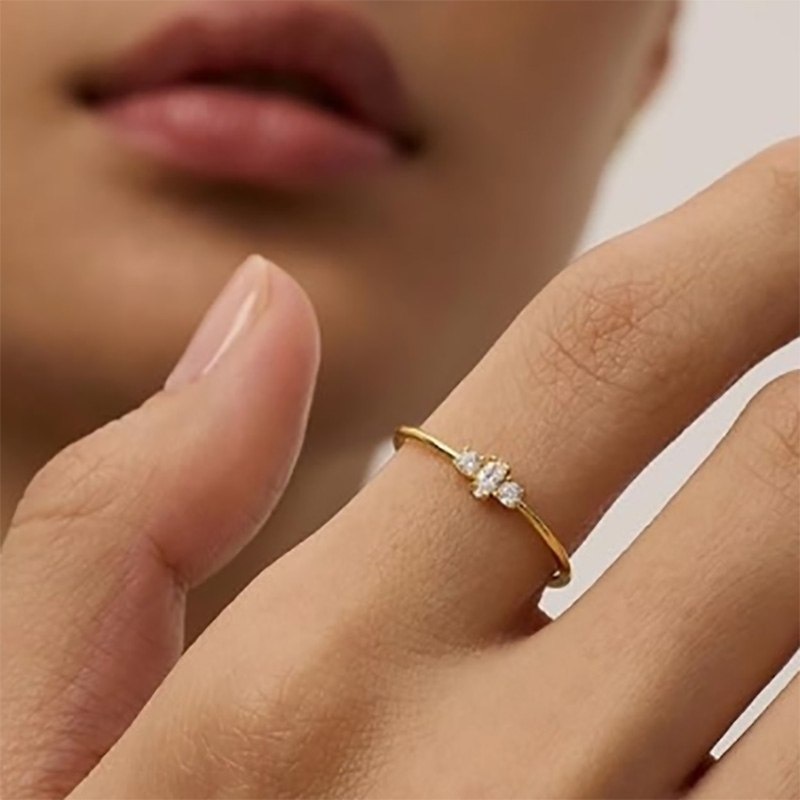Or élégant 18 carats-Anneau en argent sterling 925 avec marquise et rond-Couper les pierres de zircone cubique - bande de fiançailles à empiler minimaliste